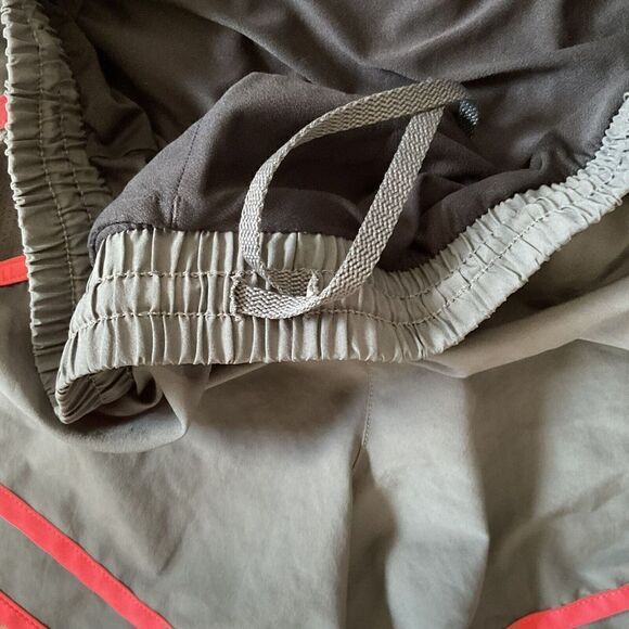 Under Armour Heat Gear Athletic Shorts Women's Large Gray Loose Fit - Picture 6 of 8